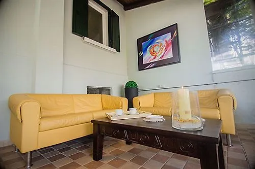 Betty'S House Bed & Breakfast Lazise 3*,