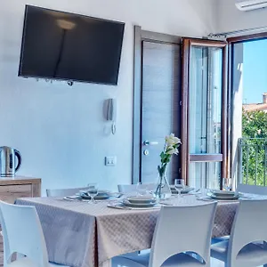 Izzhome Cozy Sunflowers Ferienhaus Pula